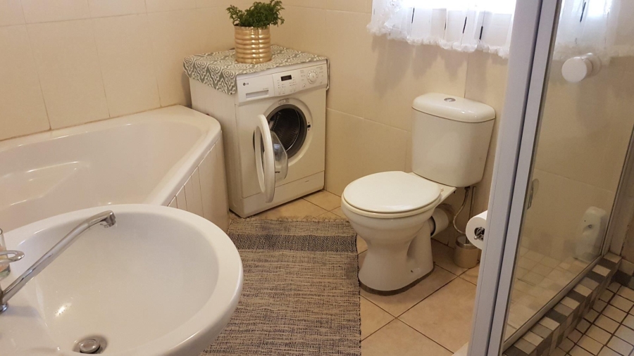 6 Bedroom Property for Sale in Cashan North West